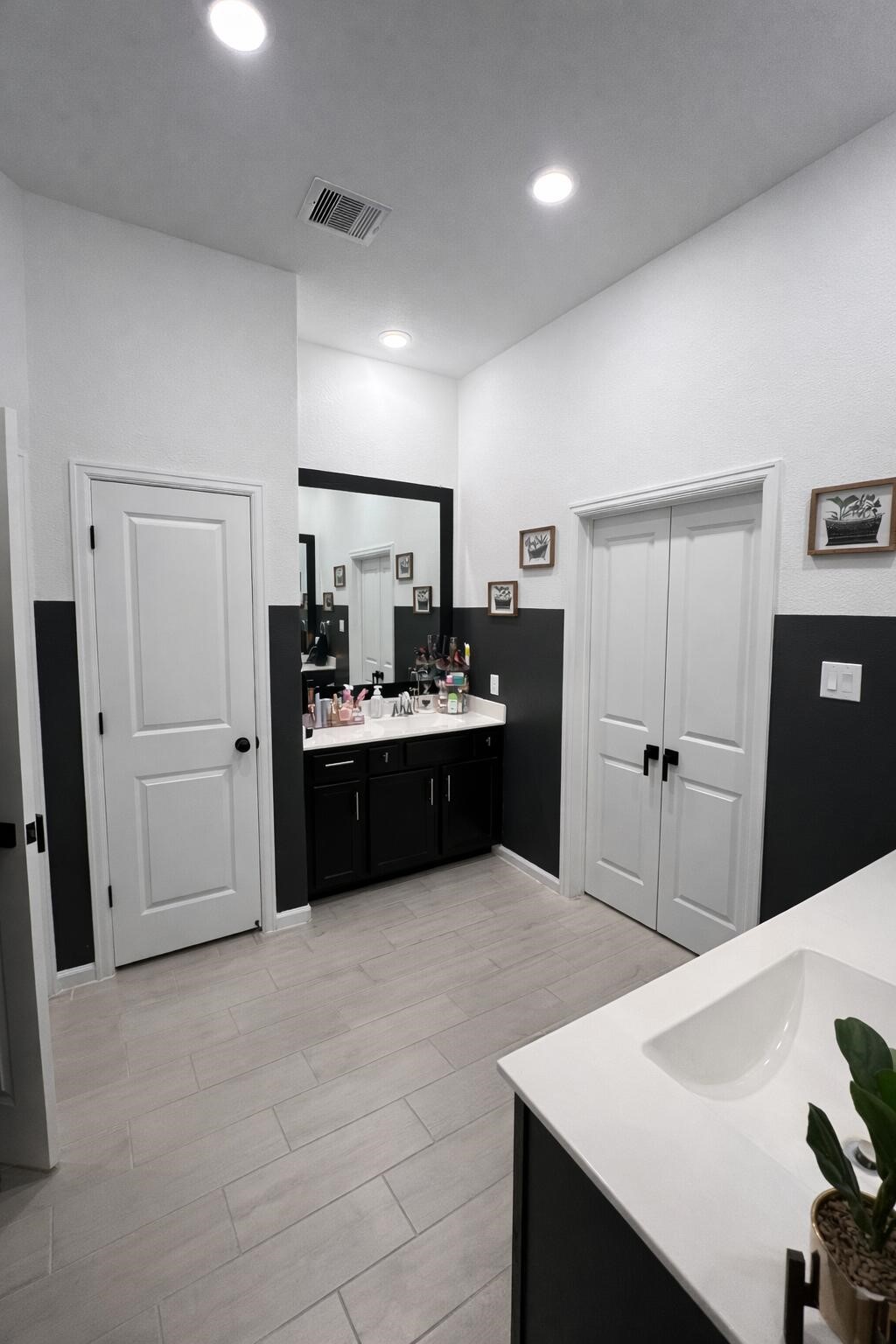 4334 Redford Valley Road Rosharon, TX 77583 - Photo 36 of 44 a kitchen with a sink and refrigerator