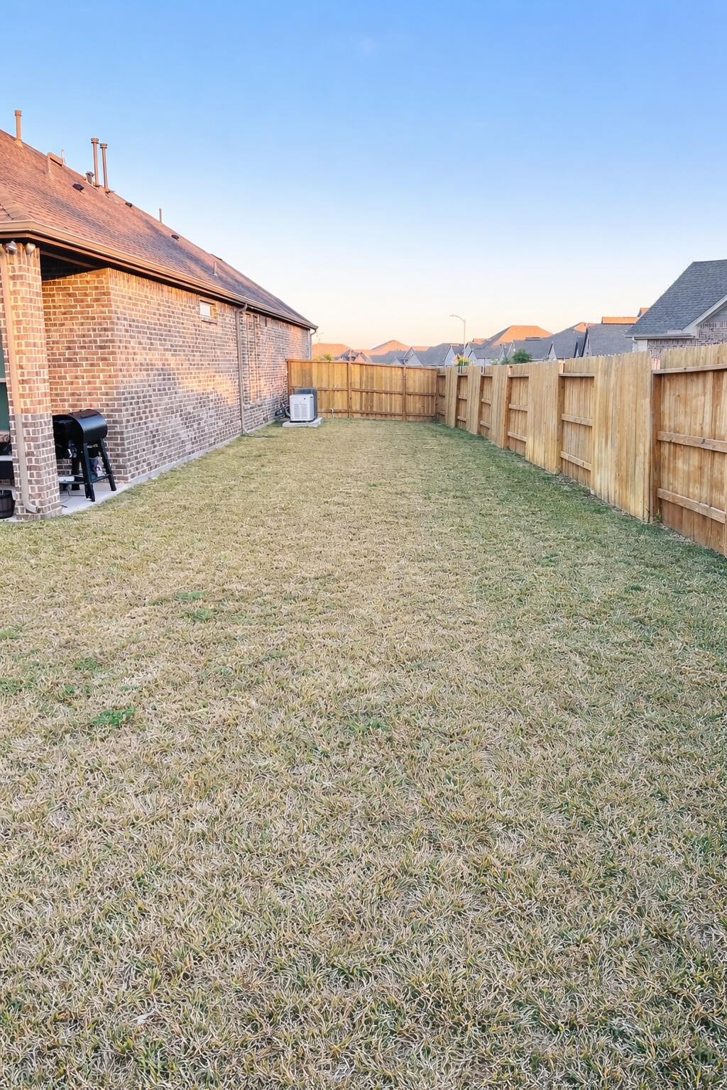 4334 Redford Valley Road Rosharon, TX 77583 - Photo 4 of 44 a view of a backyard of a house