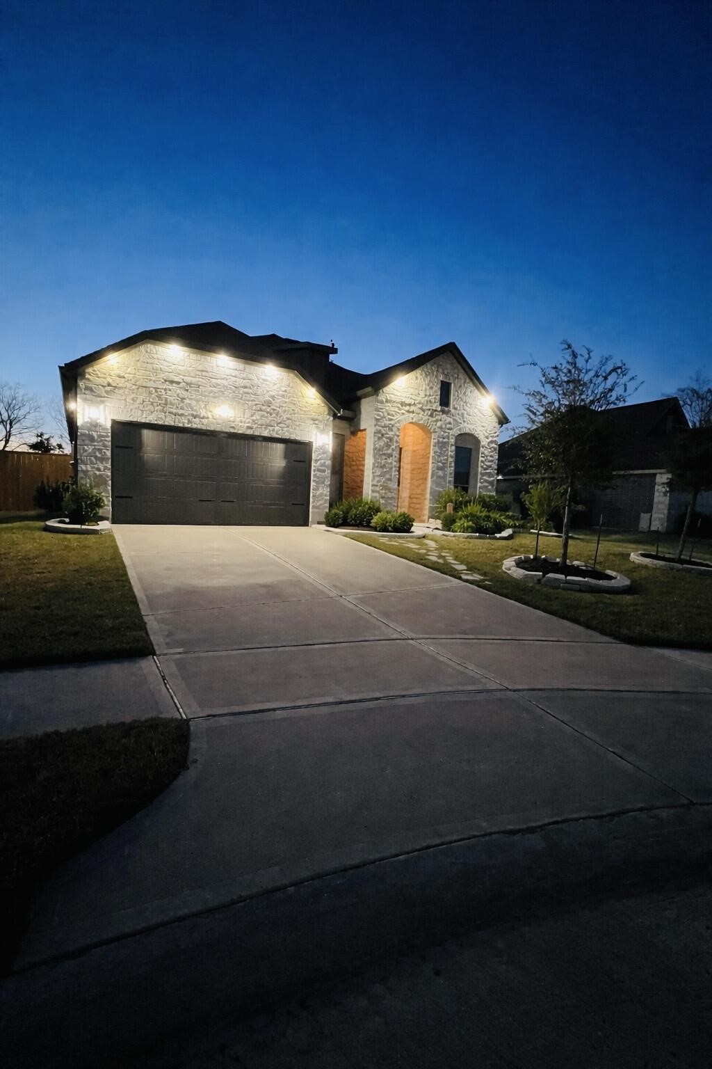 4334 Redford Valley Road Rosharon, TX 77583 - Photo 44 of 44 a front view of a house with a yard