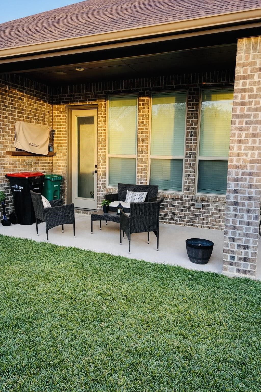 4334 Redford Valley Road Rosharon, TX 77583 - Photo 6 of 44 a living room with furniture and a fireplace