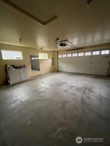 a view of a livingroom with furniture