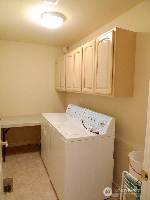160 East Soderberg Road, Unit H23 Allyn, WA 98524 - Photo 10 of 20 a utility room with dryer and washer