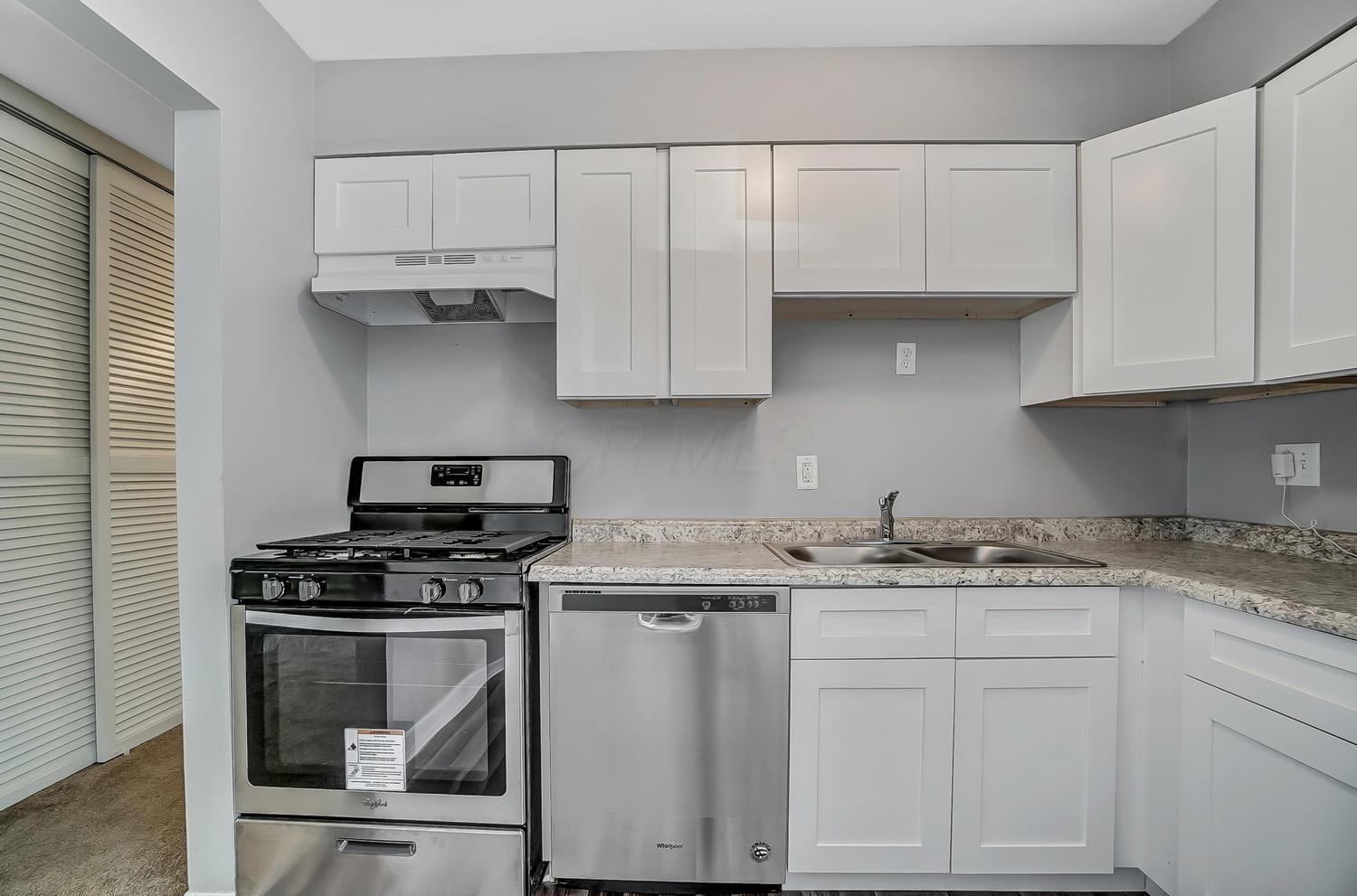 1289 Smith Road Columbus, OH 43207 - Photo 8 of 33