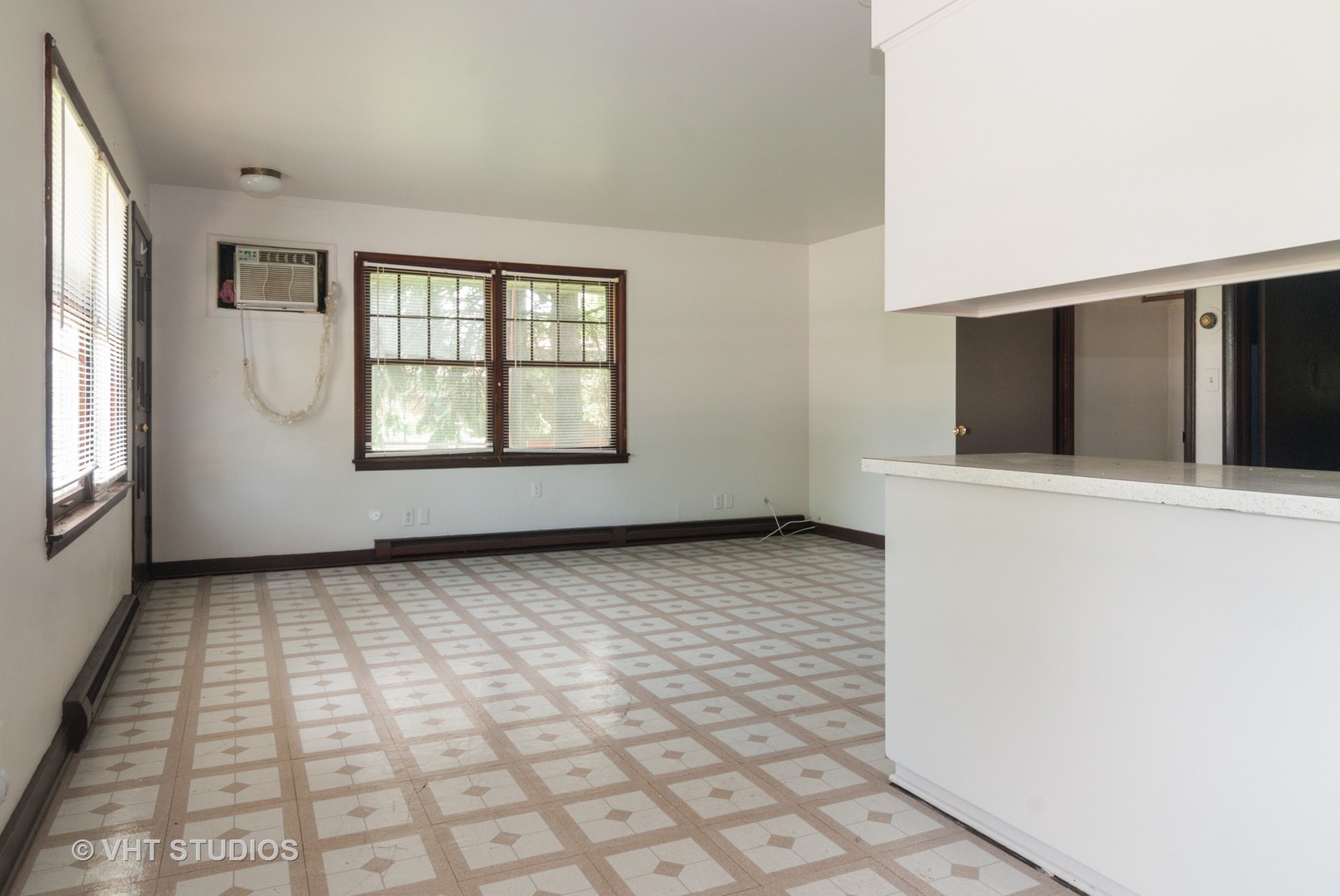 1940 Diehl Road Aurora, IL 60505 - Photo 3 of 11