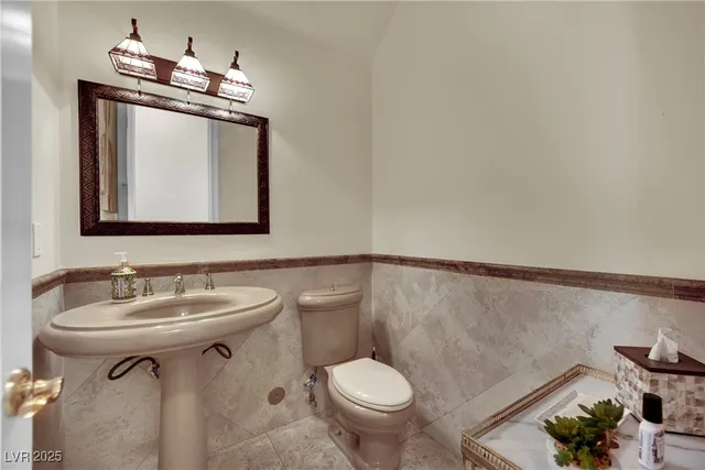 $2,480,000 | 8137 Desert Jewel Circle, Las Vegas, NV 89128