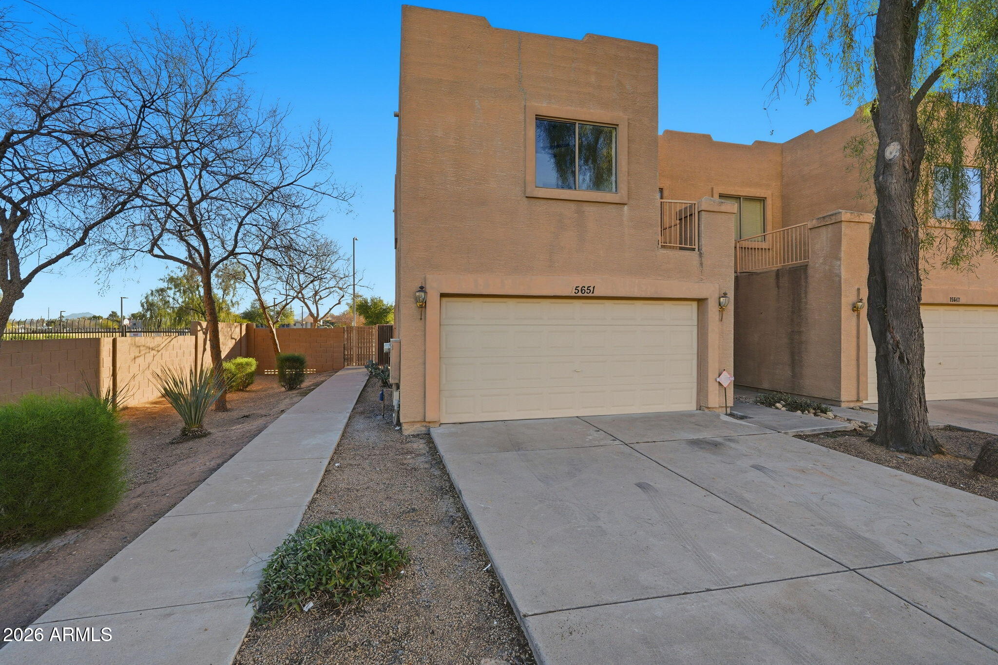 15651 North 29th Way Phoenix, AZ 85032 - Photo 3 of 34 003_ListerPros