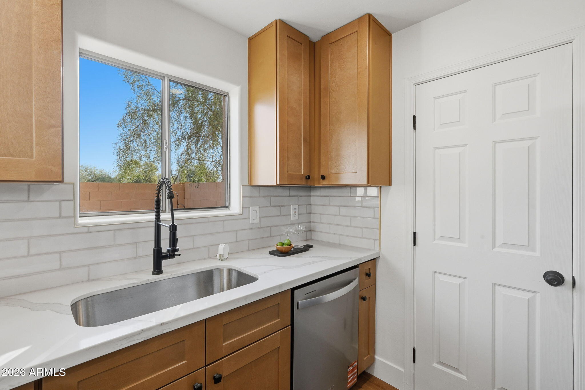 15651 North 29th Way Phoenix, AZ 85032 - Photo 9 of 34 009_ListerPros