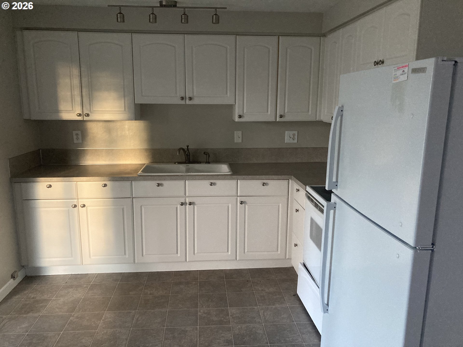 3960 Virginia Avenue Springfield, OR 97478 - Photo 14 of 20