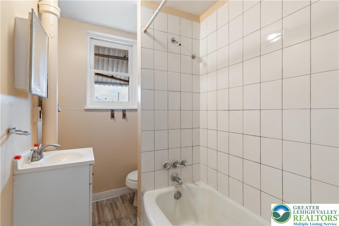 339 East Howe Street Allentown, PA 18109 - Photo 17 of 35 a bathroom with a bathtub a sink a toilet and a window