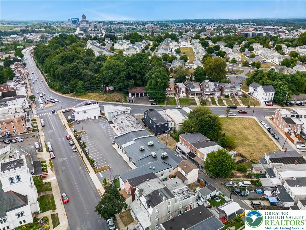 339 East Howe Street Allentown, PA 18109 - Photo 34 of 35 an aerial view of residential houses with outdoor space