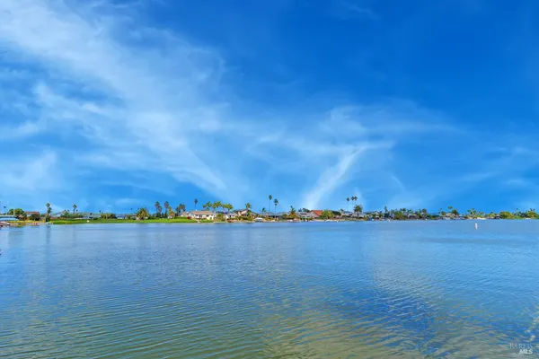 $1,595,000 | 45 Del Oro Lagoon, Novato, CA 94949
