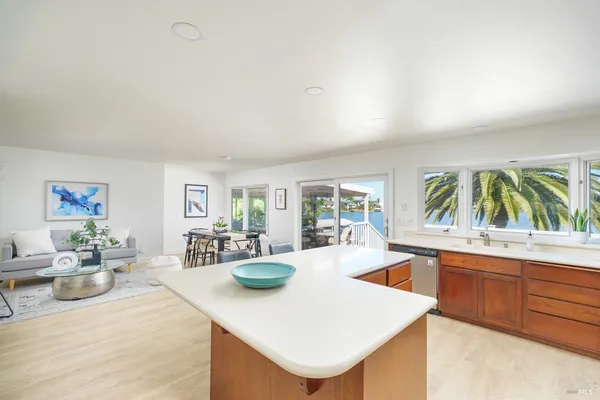 $1,595,000 | 45 Del Oro Lagoon, Novato, CA 94949