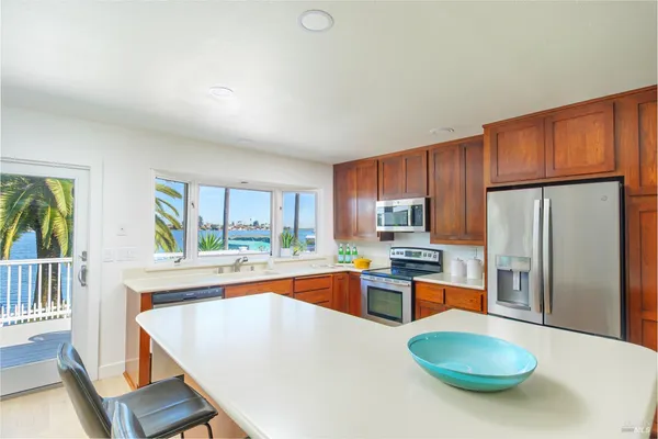 $1,595,000 | 45 Del Oro Lagoon, Novato, CA 94949