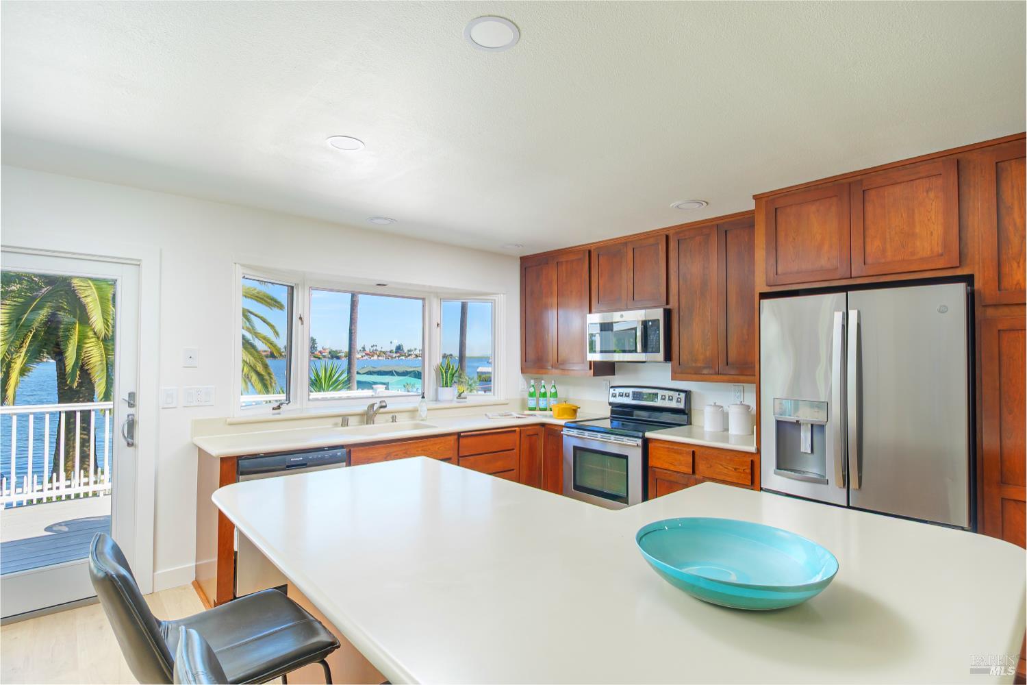 45 Del Oro Lagoon Novato, CA 94949 - Photo 14 of 37