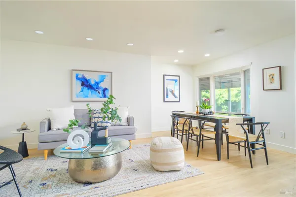 $1,595,000 | 45 Del Oro Lagoon, Novato, CA 94949