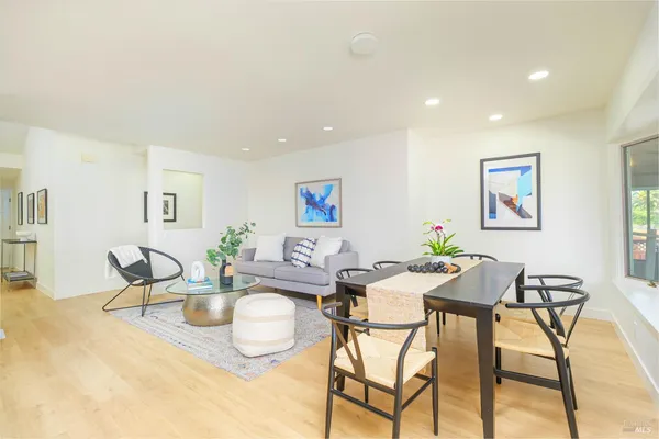 $1,595,000 | 45 Del Oro Lagoon, Novato, CA 94949