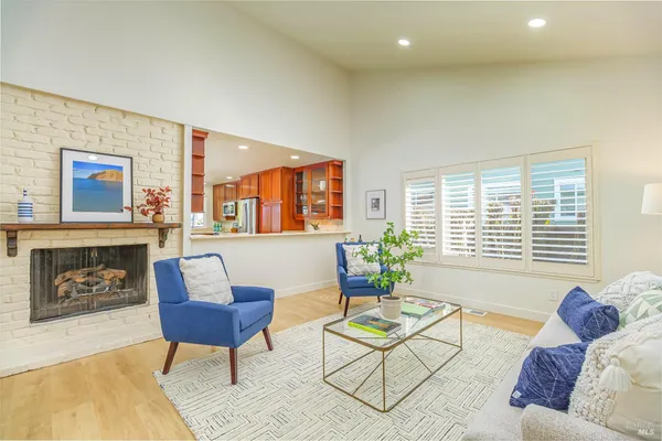 $1,595,000 | 45 Del Oro Lagoon, Novato, CA 94949