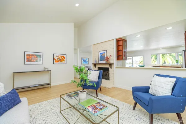 $1,595,000 | 45 Del Oro Lagoon, Novato, CA 94949