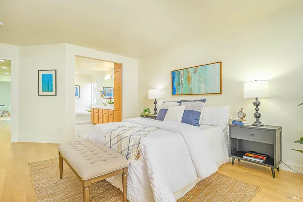 $1,595,000 | 45 Del Oro Lagoon, Novato, CA 94949