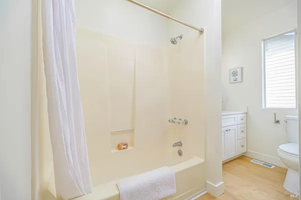 $1,595,000 | 45 Del Oro Lagoon, Novato, CA 94949