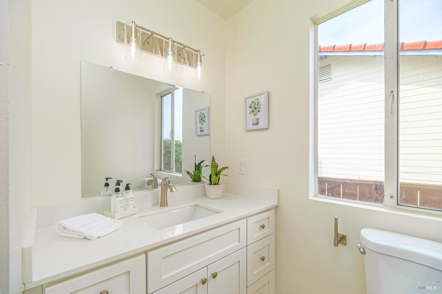 45 Del Oro Lagoon Novato, CA 94949 - Photo 31 of 37