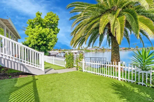 $1,595,000 | 45 Del Oro Lagoon, Novato, CA 94949