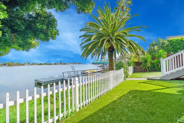 $1,595,000 | 45 Del Oro Lagoon, Novato, CA 94949