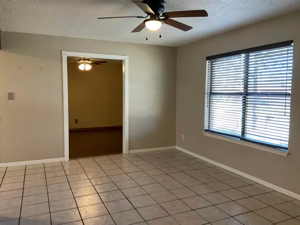 $1,295 | 713 North Rhomberg Street, Burnet, TX 78611