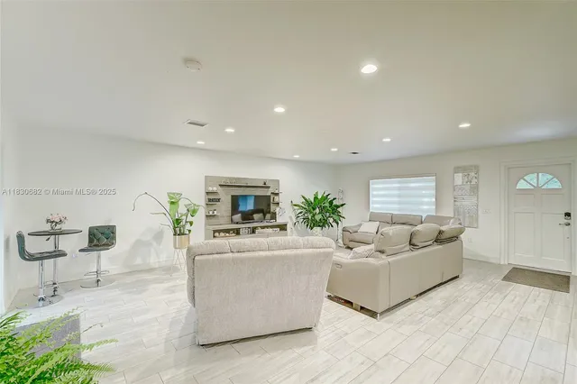 $429,000 | 369 Caloosa Drive, LaBelle, FL 33935