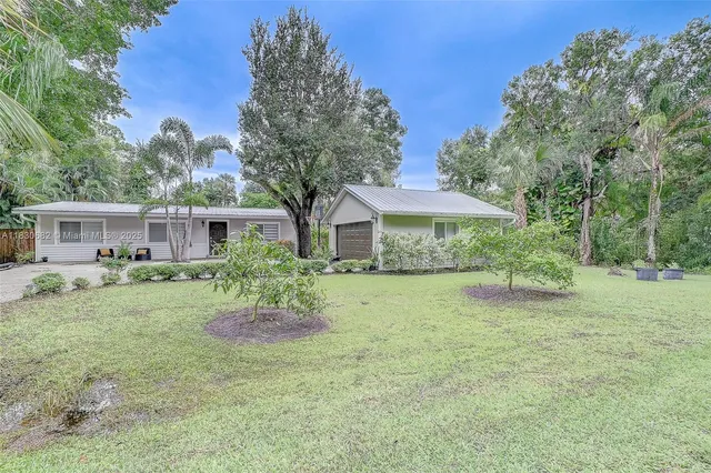 $429,000 | 369 Caloosa Drive, LaBelle, FL 33935