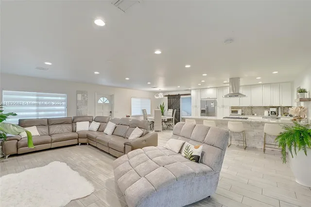 $429,000 | 369 Caloosa Drive, LaBelle, FL 33935