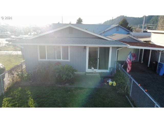 907 Greenwood Avenue Reedsport, OR 97467 - Photo 5 of 45