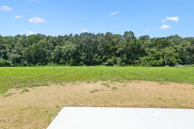 a view of a yard with a house