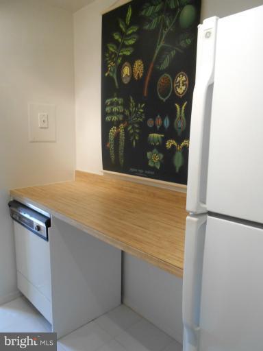 2911 Charing Cross Road, Unit 15 Falls Church, VA 22042 - Photo 1 of 21 Kitchen