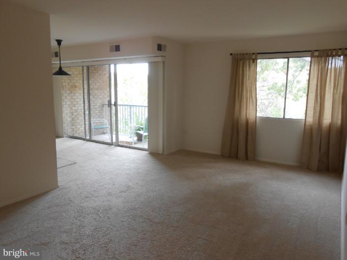 2911 Charing Cross Road, Unit 15 Falls Church, VA 22042 - Photo 6 of 21 Family Room
