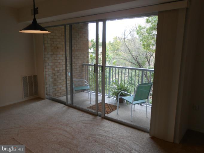 2911 Charing Cross Road, Unit 15 Falls Church, VA 22042 - Photo 7 of 21 Dining Room