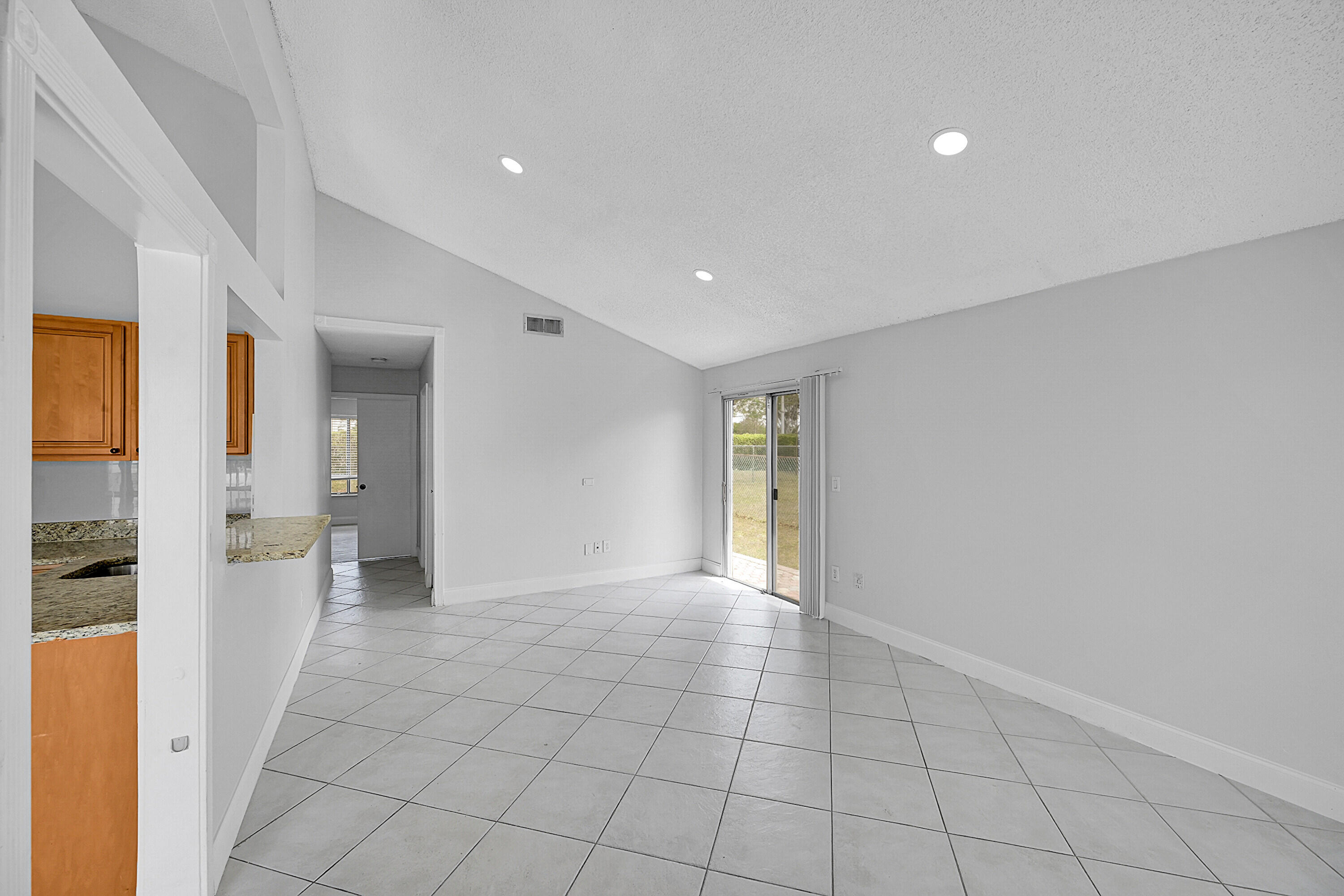 8403 Garden Gate Place Boca Raton, FL 33433 - Photo 6 of 28 05_0 (5)