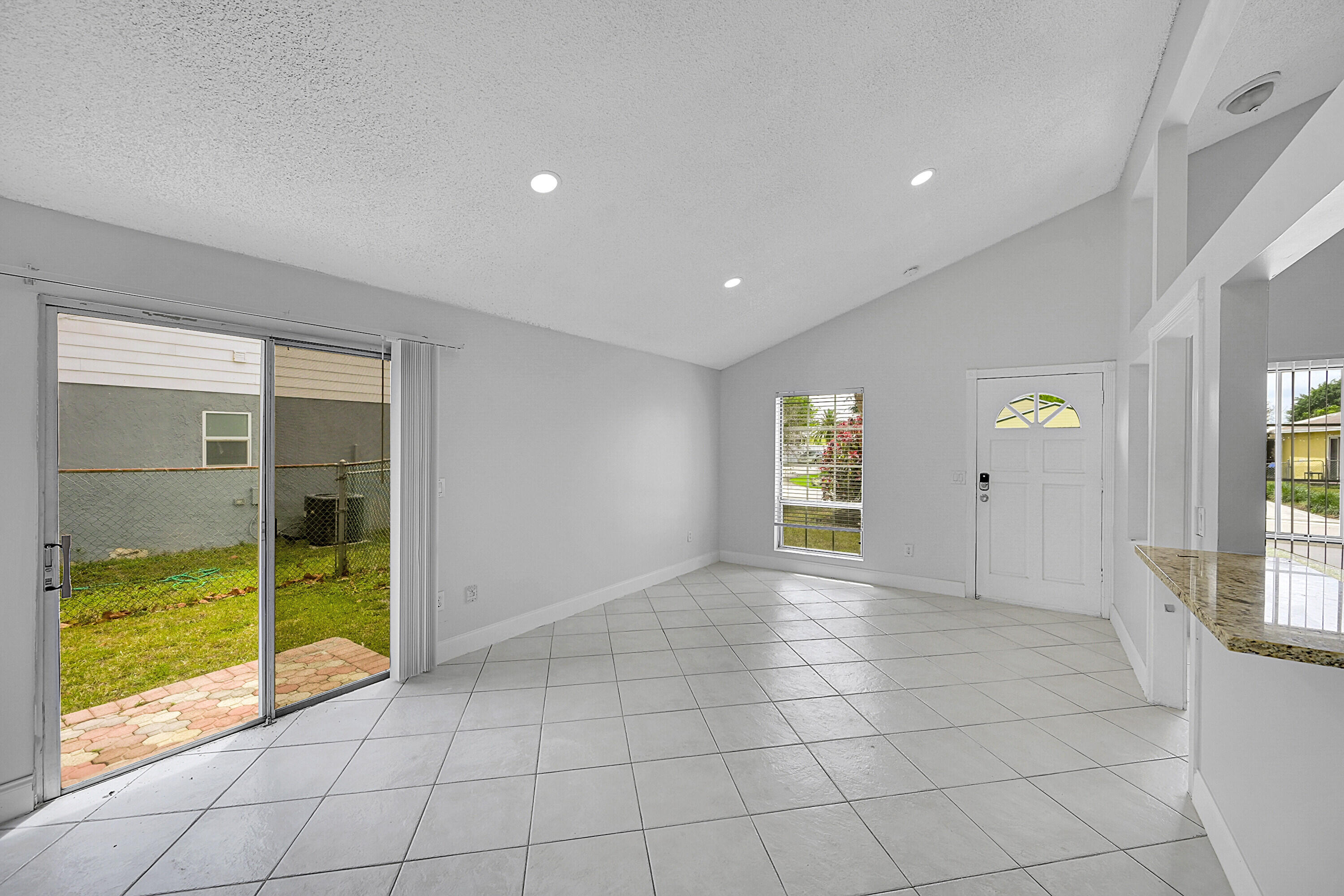 8403 Garden Gate Place Boca Raton, FL 33433 - Photo 9 of 28 08_0 (8)