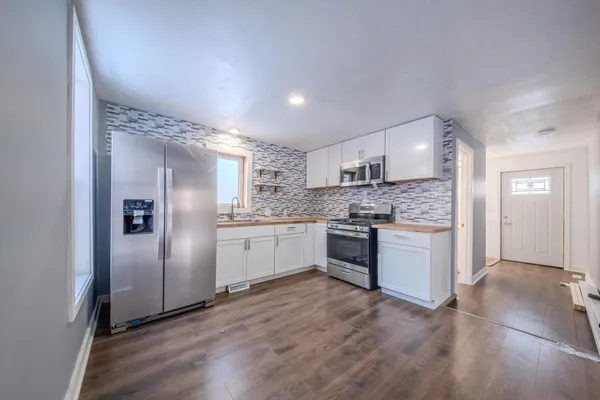 $299,900 | 654 Winslow Avenue, St. Paul, MN 55107