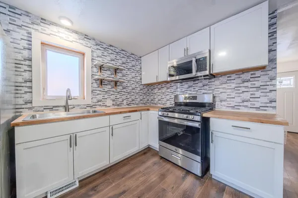 $299,900 | 654 Winslow Avenue, St. Paul, MN 55107