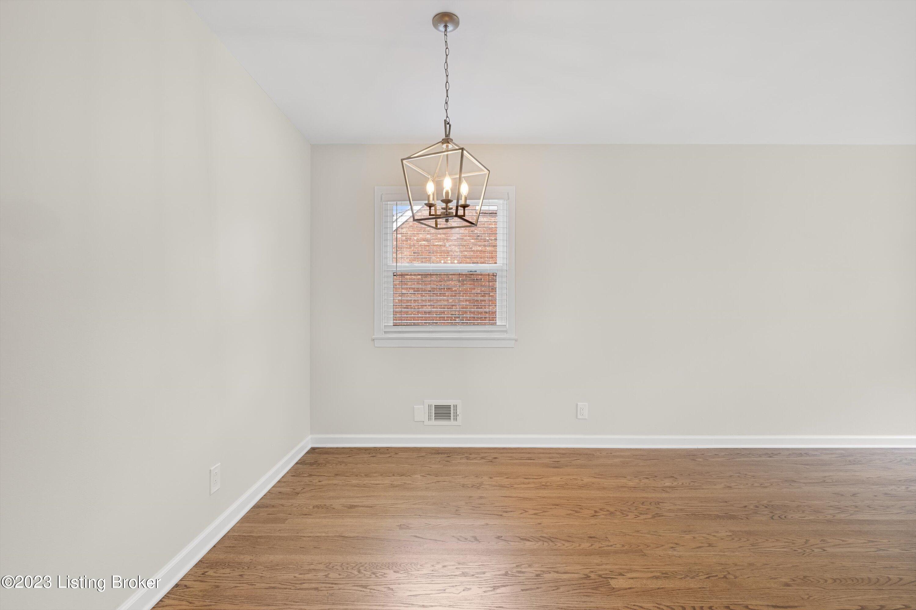 304 Fox Run Road Louisville, KY 40207 - Photo 10 of 24 10-304FoxRun-030