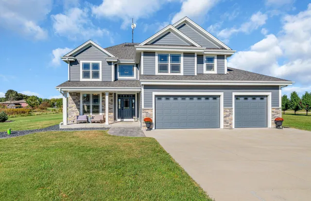 $779,000 | W2464 Leasure Way, East Troy, WI 53120