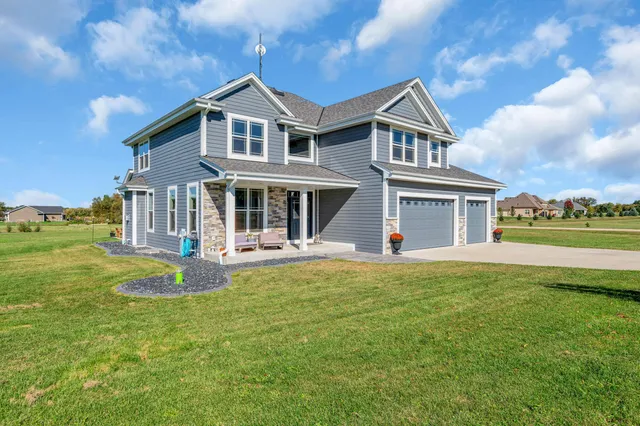 $779,000 | W2464 Leasure Way, East Troy, WI 53120