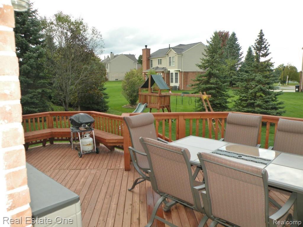 774 Loggers Circle Rochester, MI 48307 - Photo 10 of 30 DSCN0625.jpg
