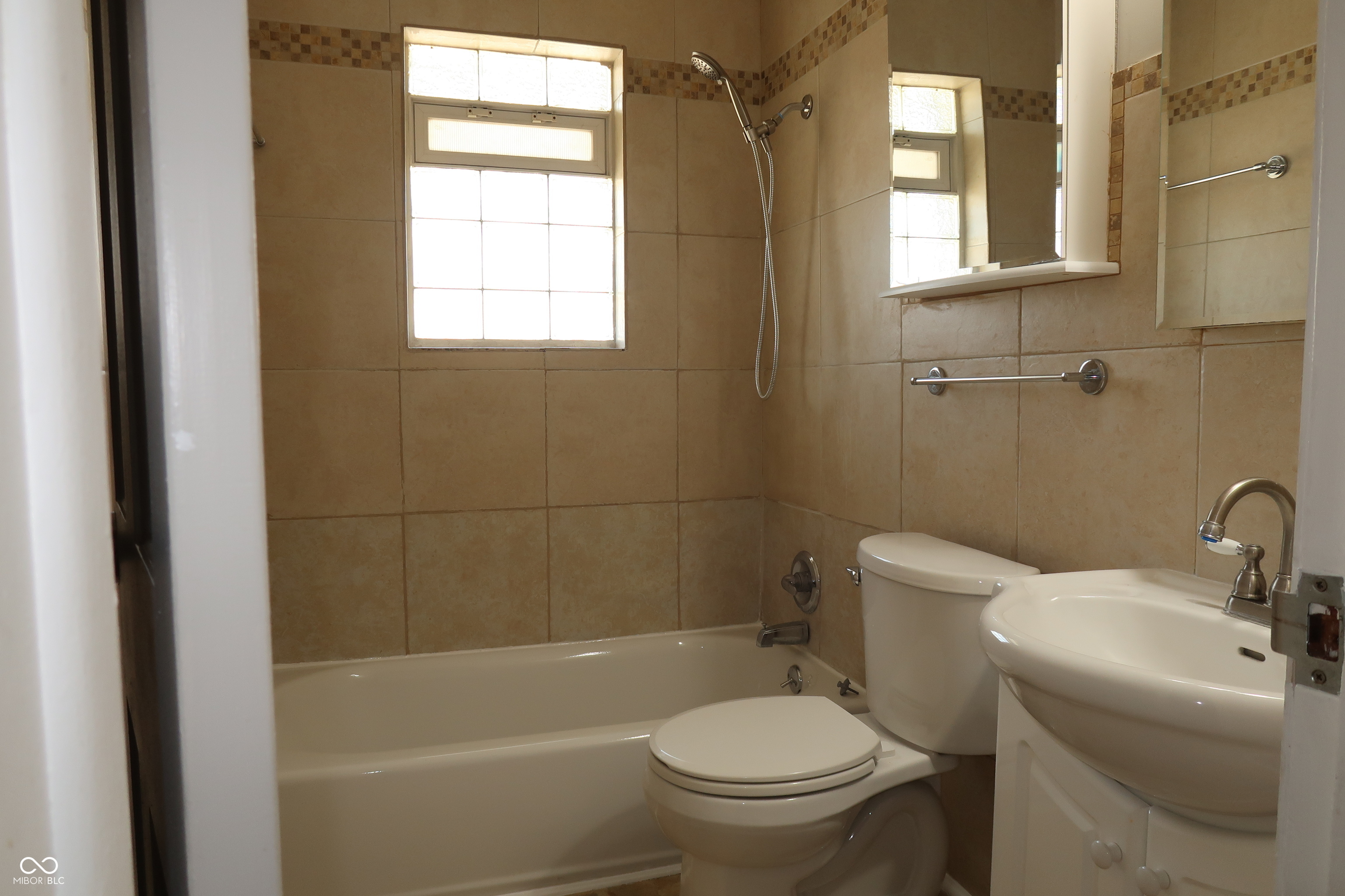 6016 Dickson Road Indianapolis, IN 46226 - Photo 7 of 16