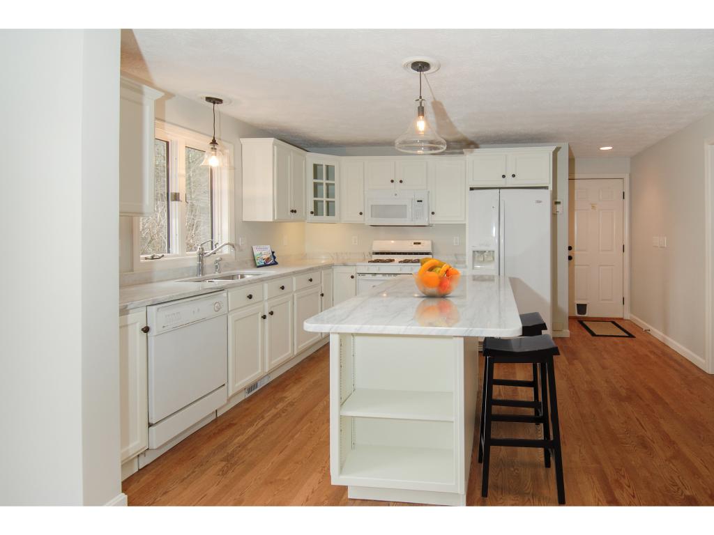 170 Hollis Road Amherst, NH 03031 - Photo 4 of 19