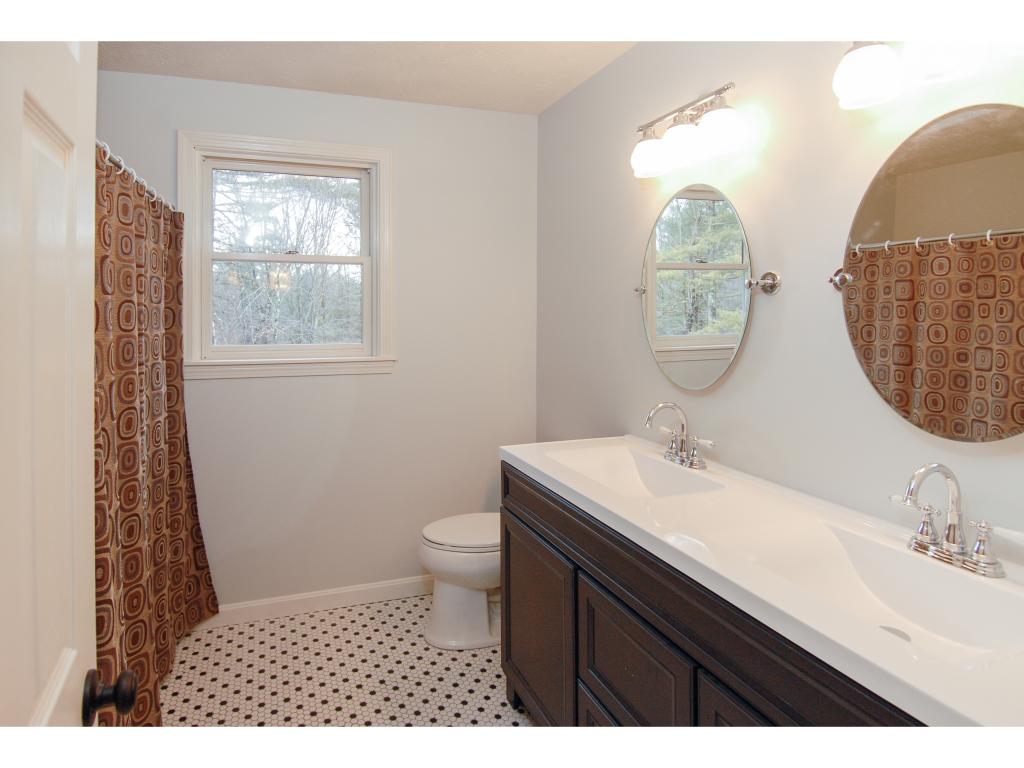 170 Hollis Road Amherst, NH 03031 - Photo 7 of 19