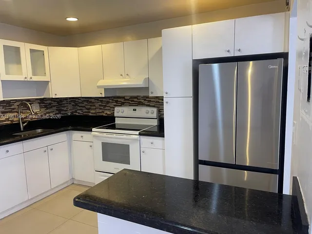 $2,300 | 10367 North Kendall Drive, Unit E5, Miami, FL 33176