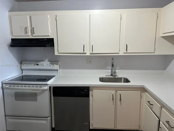 $1,795 | 8000 Fairview Drive, Unit 306, Tamarac, FL 33321