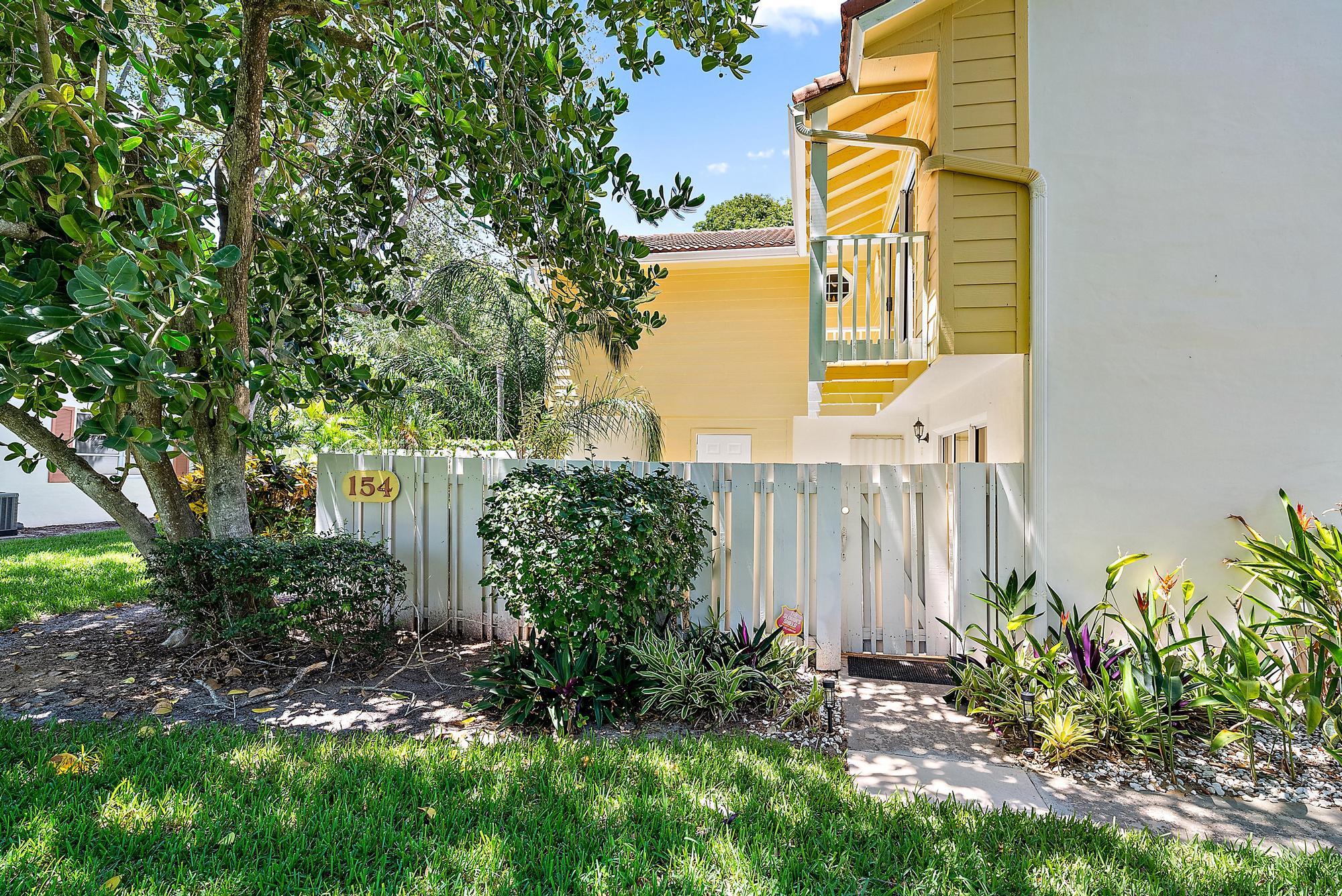 154 Seabreeze Circle Jupiter, FL 33477 - Photo 3 of 21 154 Seabreeze Circle-17